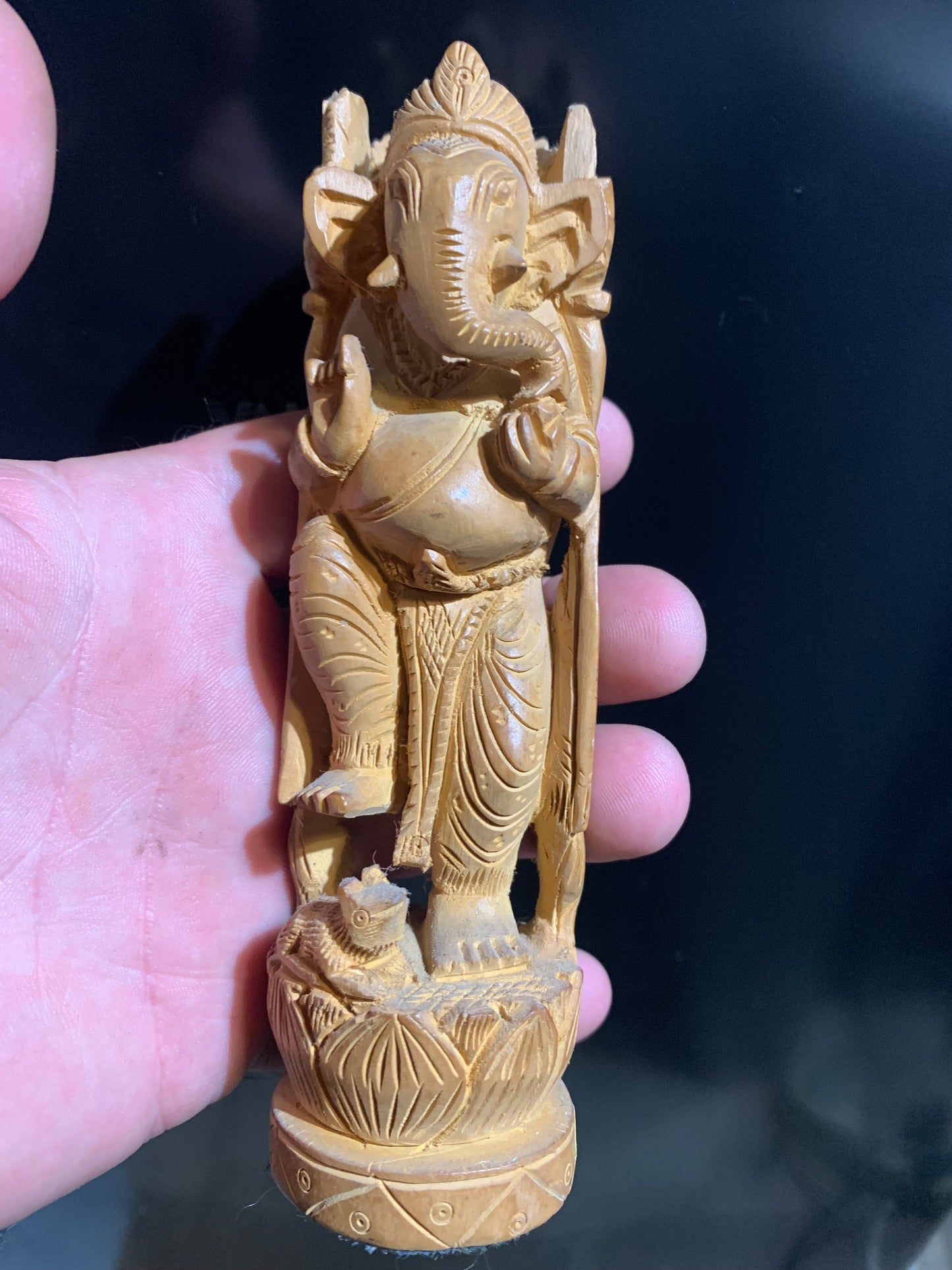 Statuette ancienne de Ganesh sculptée dans du bois de Santal - 15 cm de haut - 109,3 g . - Superbe pièce !