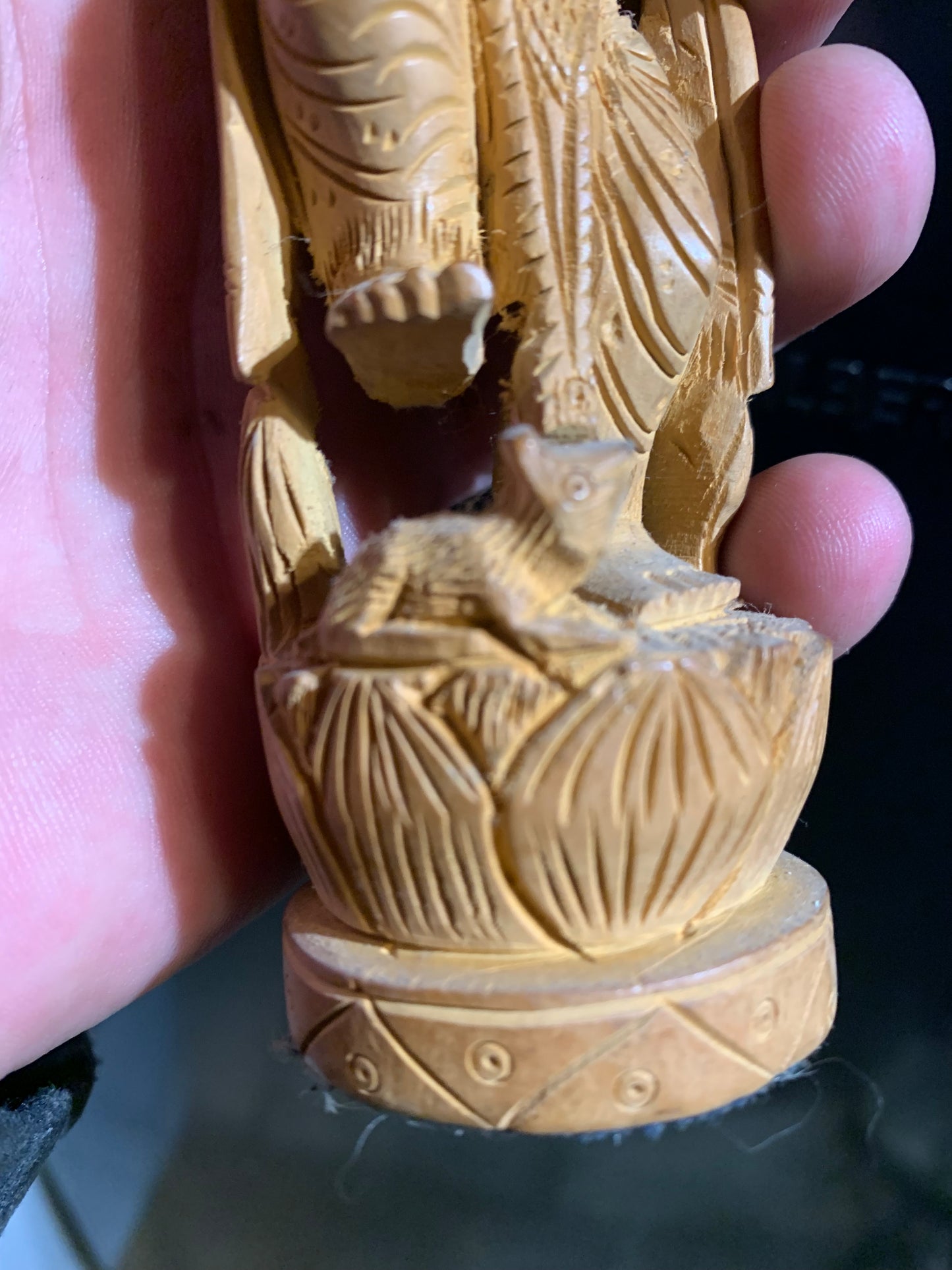 Statuette ancienne de Ganesh sculptée dans du bois de Santal - 15 cm de haut - 109,3 g . - Superbe pièce !