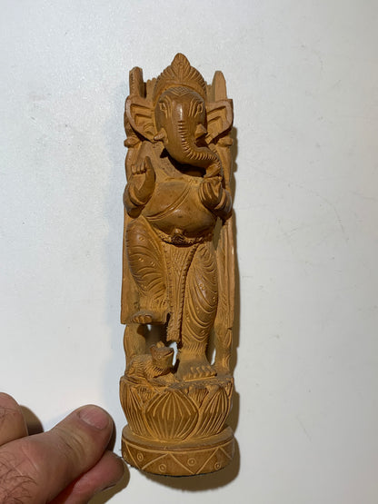 Statuette ancienne de Ganesh sculptée dans du bois de Santal - 15 cm de haut - 109,3 g . - Superbe pièce !