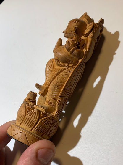 Statuette ancienne de Ganesh sculptée dans du bois de Santal - 15 cm de haut - 109,3 g . - Superbe pièce !