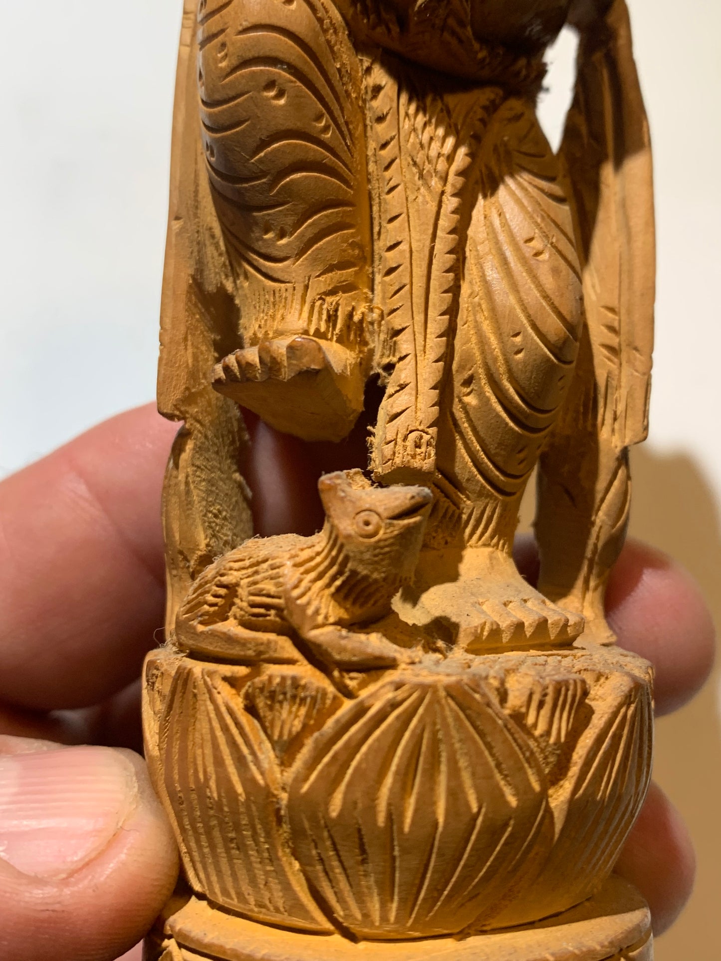 Statuette ancienne de Ganesh sculptée dans du bois de Santal - 15 cm de haut - 109,3 g . - Superbe pièce !