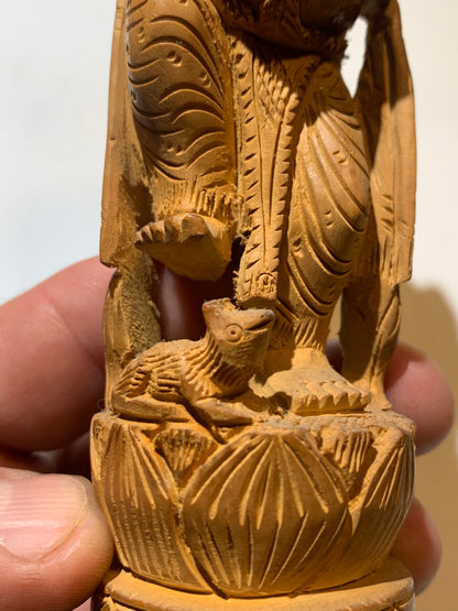 Statuette ancienne de Ganesh sculptée dans du bois de Santal - 15 cm de haut - 109,3 g . - Superbe pièce !