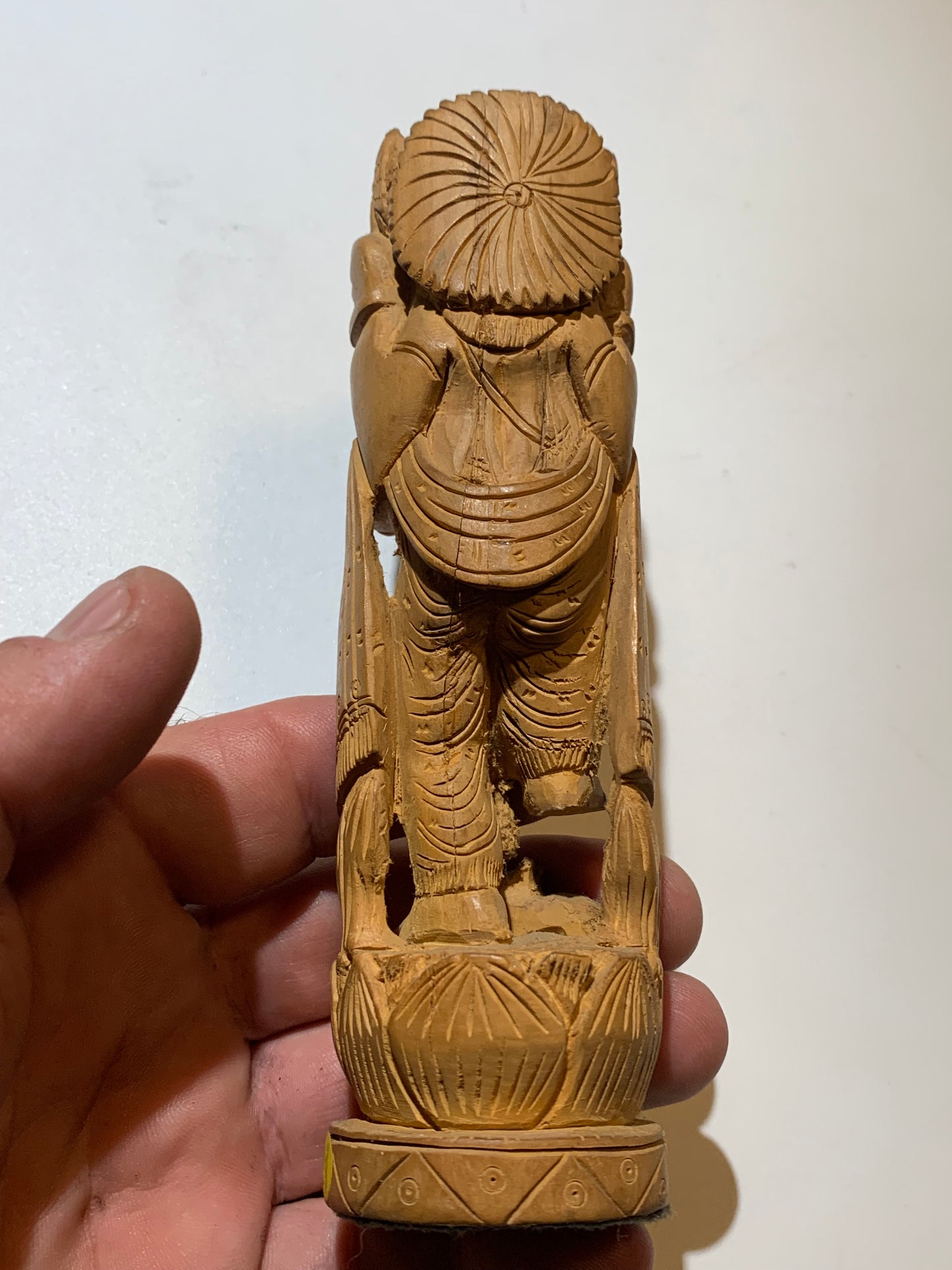 Statuette ancienne de Ganesh sculptée dans du bois de Santal - 15 cm de haut - 109,3 g . - Superbe pièce !