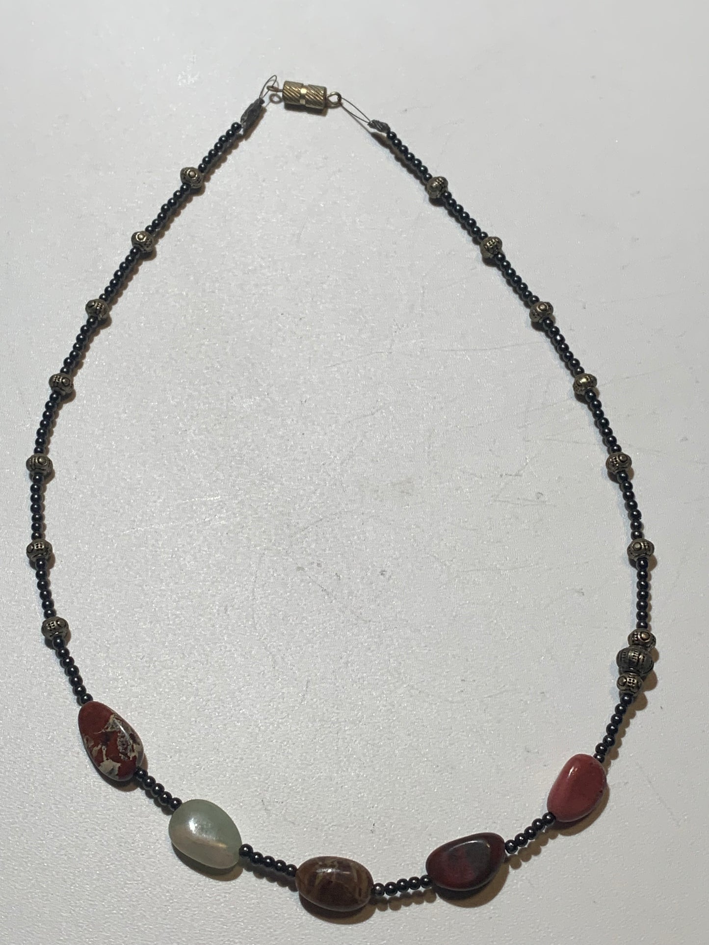 Collier créé par Zen Curiosity – Agate et hématite, perles gros grains et rondes - Longueur 44 cm - 3 finitions au choix