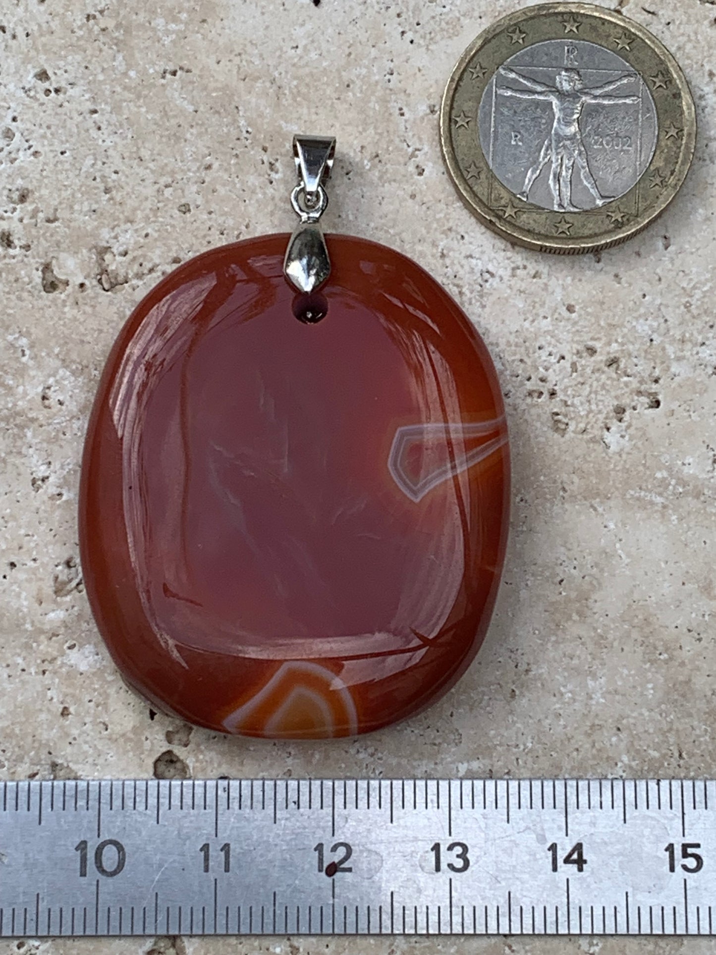 Cornaline, pendentif de 55mm de hauteur x 38 de largeur x 9 d'épaisseur. Vendu avec cordon réglable de couleur noire !