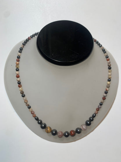 Collier créé par Zen Curiosity – Agate et hématite, perles rondes de 4 à 8 mm - Longueur 44 cm - 3 finitions au choix