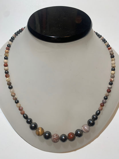 Collier créé par Zen Curiosity – Agate et hématite, perles rondes de 4 à 8 mm - Longueur 44 cm - 3 finitions au choix