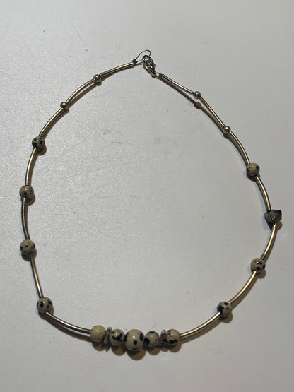 Collier créé par Zen Curiosity – Jaspe Dalmatien, perles rondes de 6 et 8 mm - Longueur 44 cm