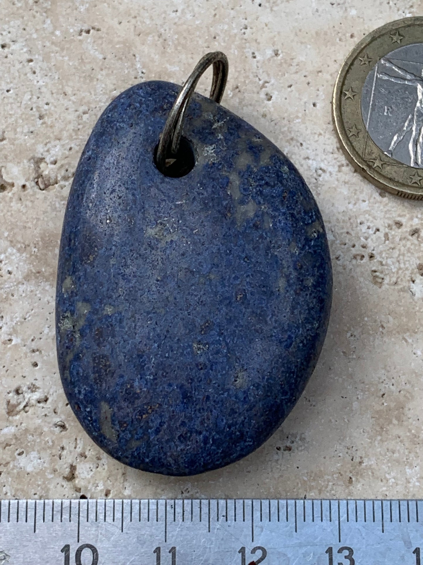Dumortierite, pendentif de 47mm de ht x32 x12. Vendu avec un cordon réglable de couleur noire !