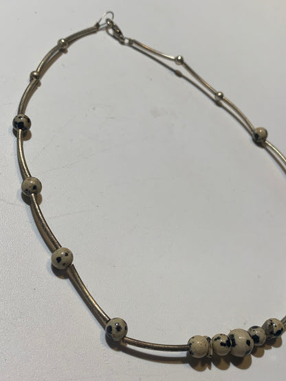 Collier créé par Zen Curiosity – Jaspe Dalmatien, perles rondes de 6 et 8 mm - Longueur 44 cm
