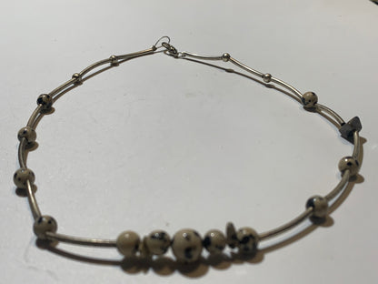 Collier créé par Zen Curiosity – Jaspe Dalmatien, perles rondes de 6 et 8 mm - Longueur 44 cm