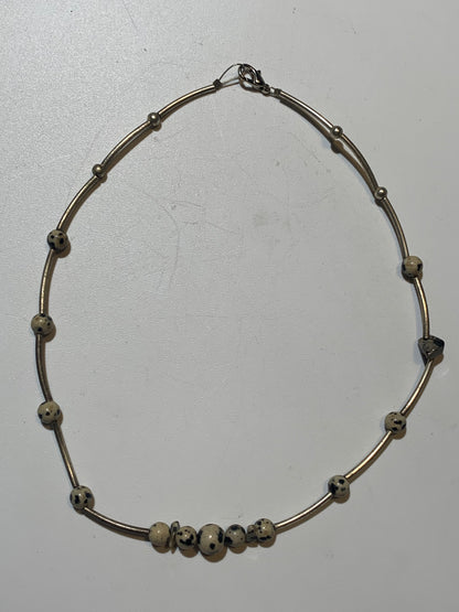 Collier créé par Zen Curiosity – Jaspe Dalmatien, perles rondes de 6 et 8 mm - Longueur 44 cm