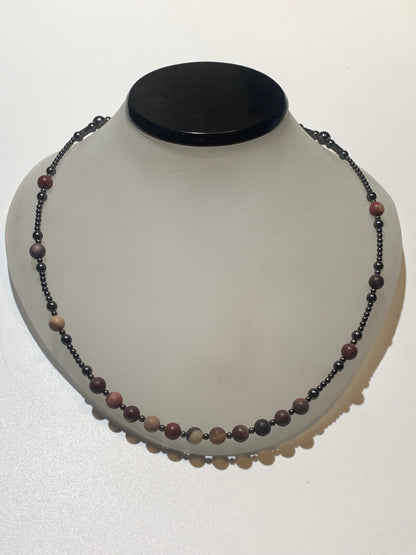 Collier créé par Zen Curiosity – Jaspe Mokaïte et hématite, perles rondes de 6 mm, finition mate, longueur 44 cm