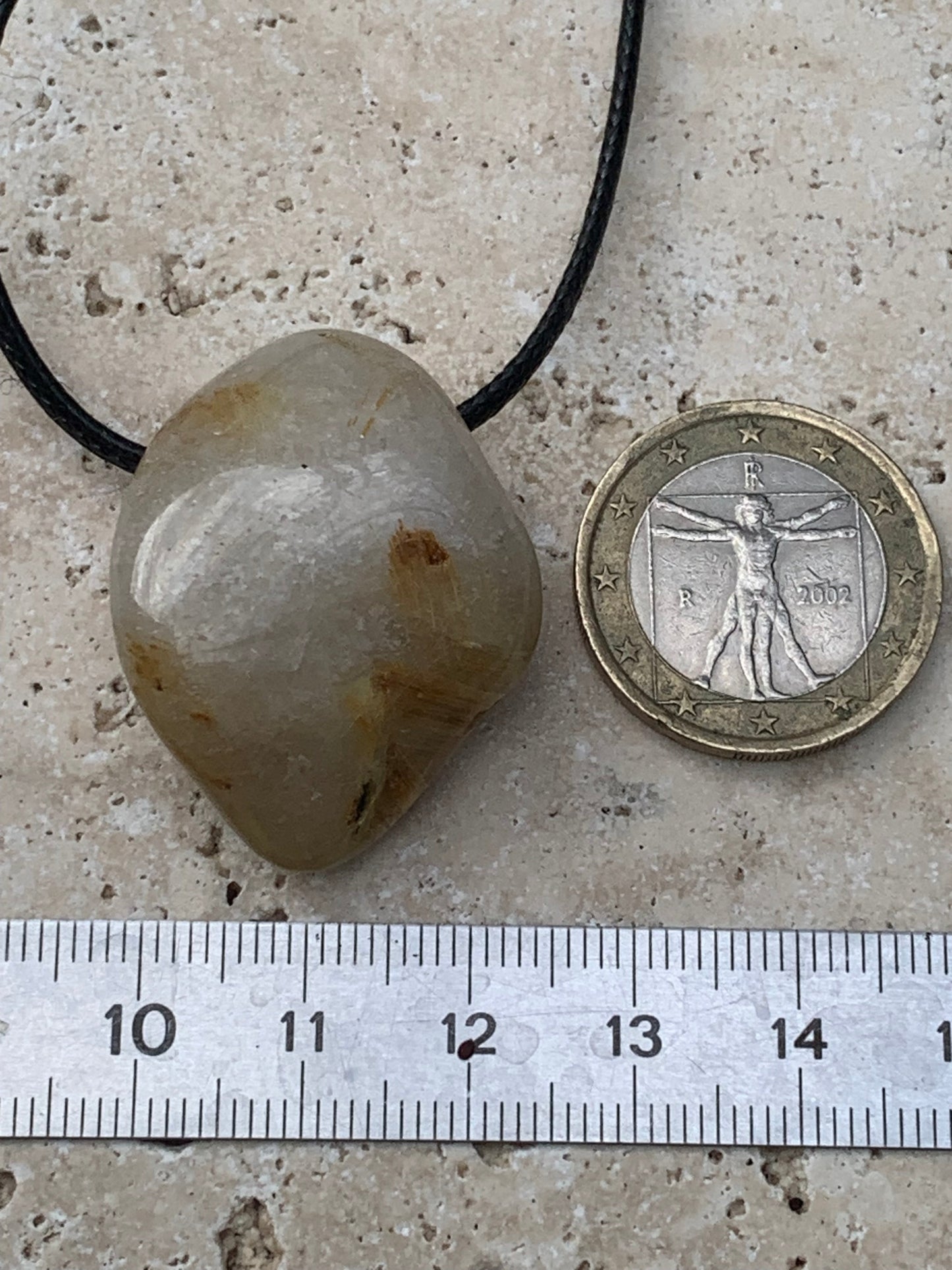 Cristal de roche/ quartz avec inclusions de rutiles dorés - Pendentif en Argent, 34mm de ht x 26 de largeur x 15 d'épaisseur. Vendu avec cordon réglable de couleur noire !