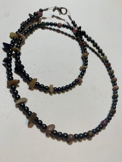 Collier créé par Zen Curiosity – Tourmaline et hématite, perles rondes et baroques de 4 à 7 mm, longueur 56 cm