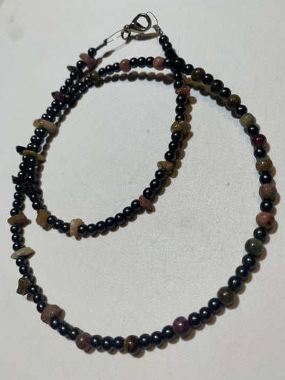Collier créé par Zen Curiosity – Tourmaline et hématite, perles rondes et baroques de 4 à 7 mm, longueur 56 cm