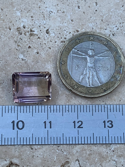 Ametrine, pierre taillée de 13mm x10 x7 - 7 carats. Magnifiques reflets bi-couleurs, parfait en bijouterie, collection ,exposition...