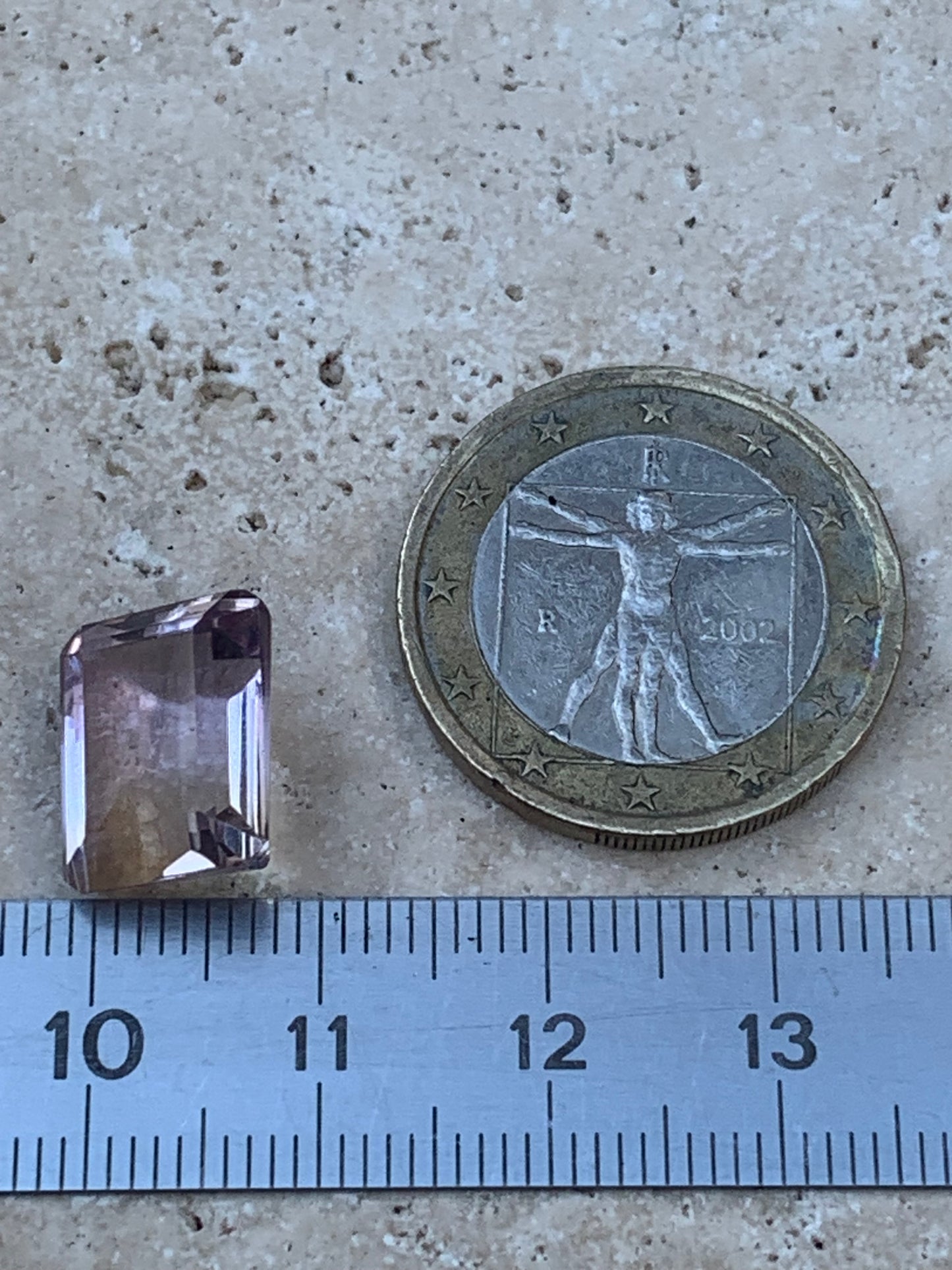 Ametrine, pierre taillée de 13mm x10 x7 - 7 carats. Magnifiques reflets bi-couleurs, parfait en bijouterie, collection ,exposition...
