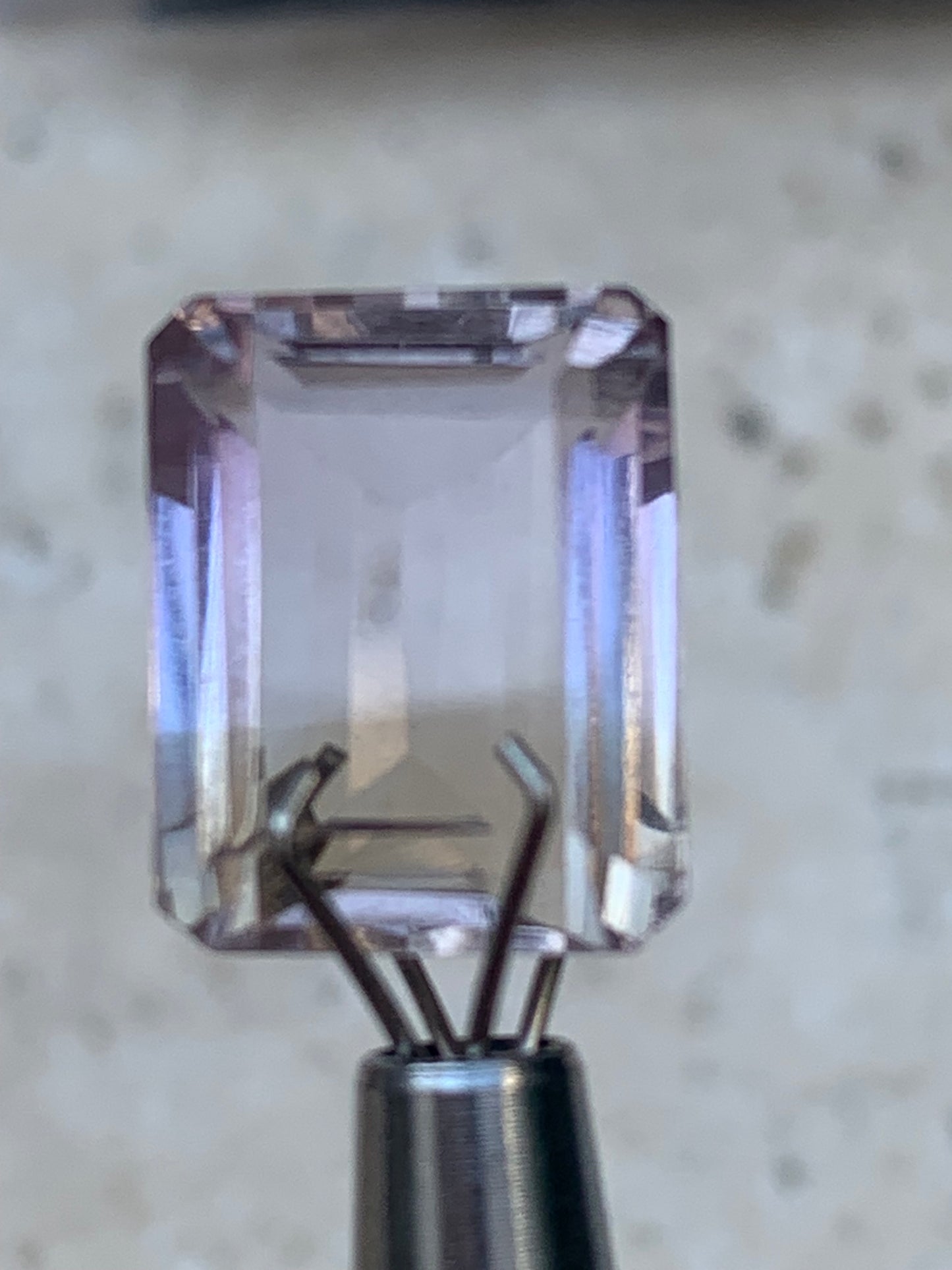 Ametrine, pierre taillée de 13mm x10 x7 - 7 carats. Magnifiques reflets bi-couleurs, parfait en bijouterie, collection ,exposition...