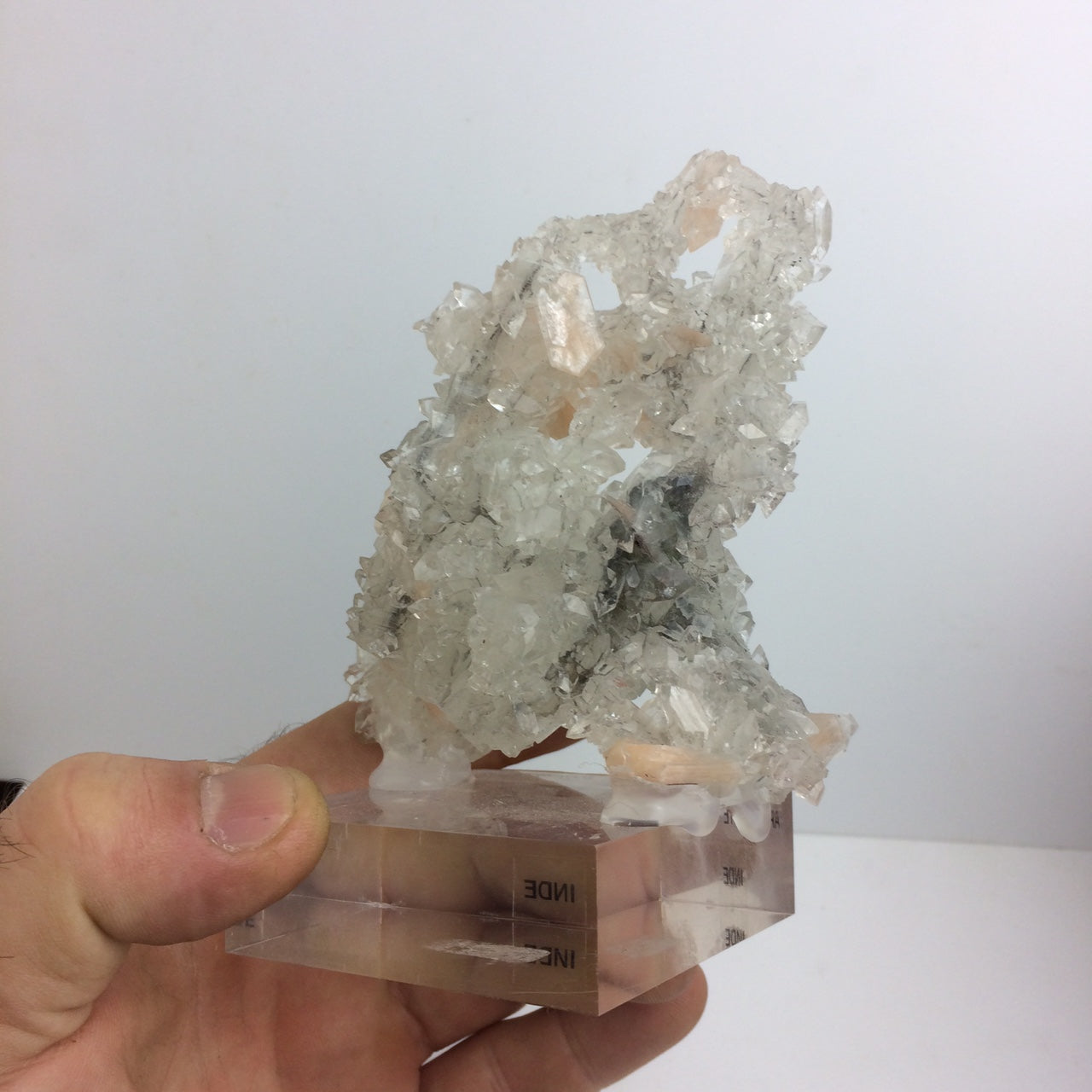 Apophyllite avec Stilbite sur socle – Superbe spécimen naturel, pièce de collection - 📽️ Vidéo disponible