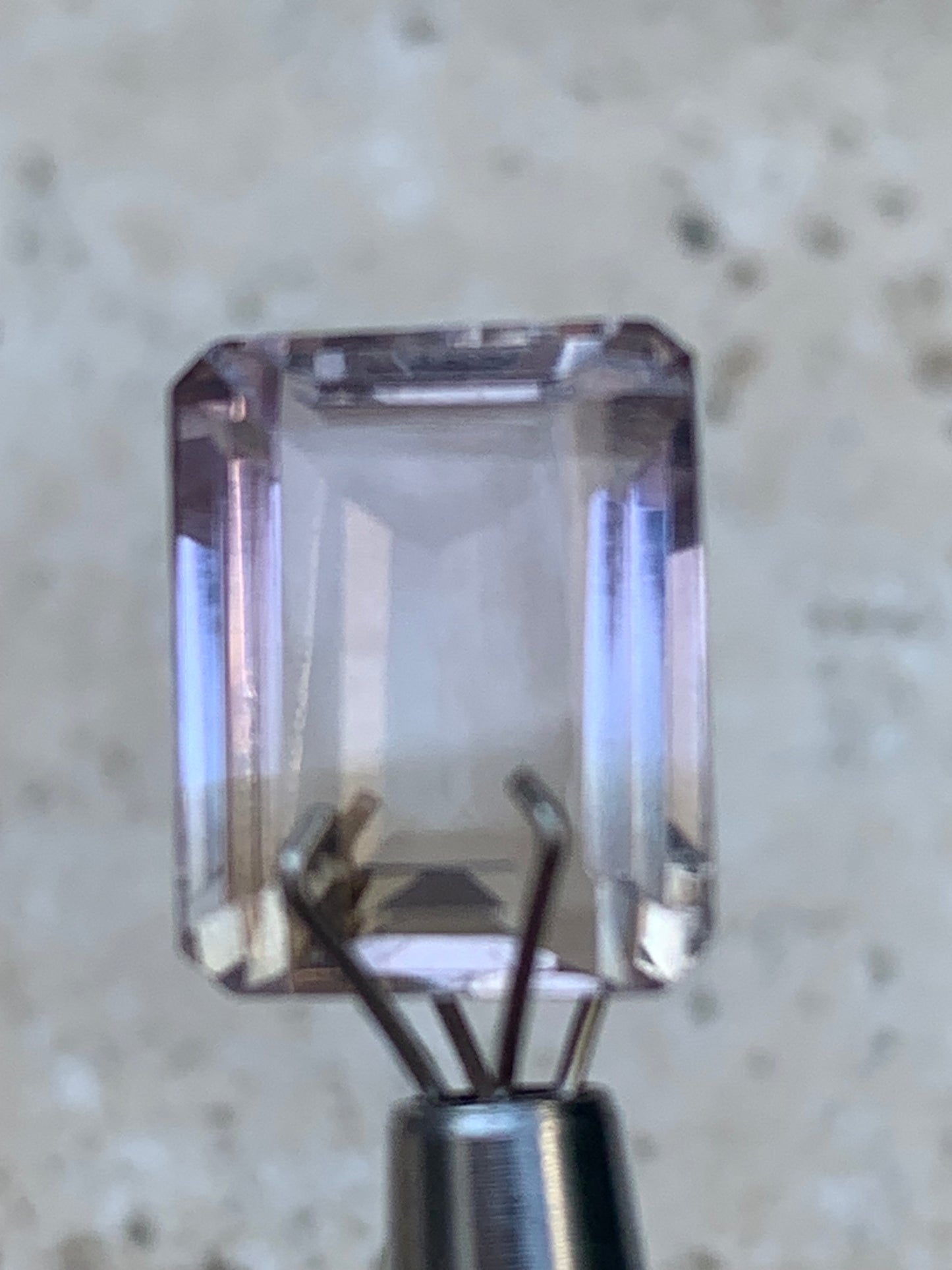 Ametrine, pierre taillée de 13mm x10 x7 - 7 carats. Magnifiques reflets bi-couleurs, parfait en bijouterie, collection ,exposition...