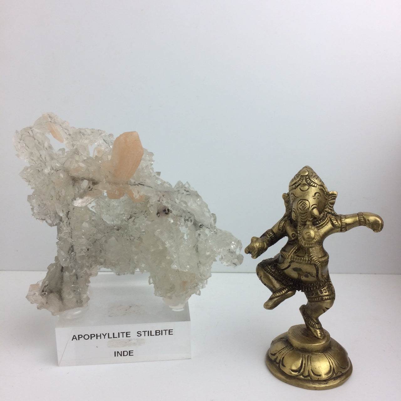 Apophyllite avec Stilbite sur socle – Superbe spécimen naturel, pièce de collection - 📽️ Vidéo disponible