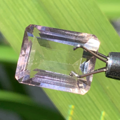 Ametrine, pierre taillée de 13mm x10 x7 - 7 carats. Magnifiques reflets bi-couleurs, parfait en bijouterie, collection ,exposition...