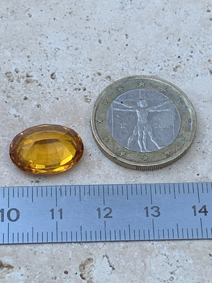 Citrine chauffée, pierre taillée de 16mm x12 x 7 - 10,5 carats. Parfait en bijouterie, collection ,exposition, etc