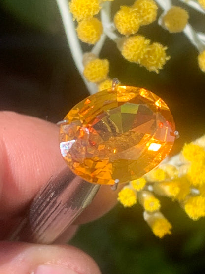 Citrine chauffée, pierre taillée de 16mm x12 x 7 - 10,5 carats. Parfait en bijouterie, collection ,exposition, etc