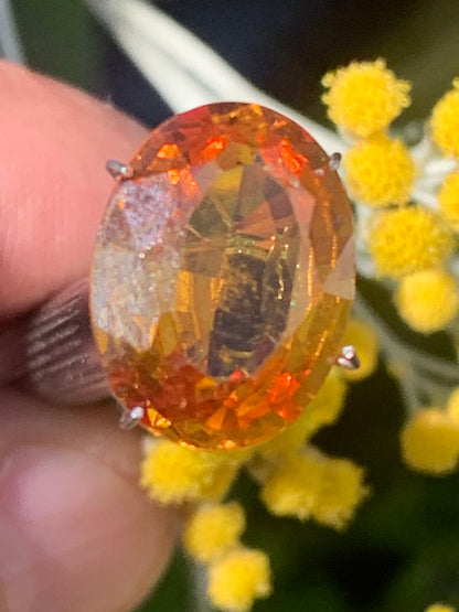 Citrine chauffée, pierre taillée de 16mm x12 x 7 - 10,5 carats. Parfait en bijouterie, collection ,exposition, etc