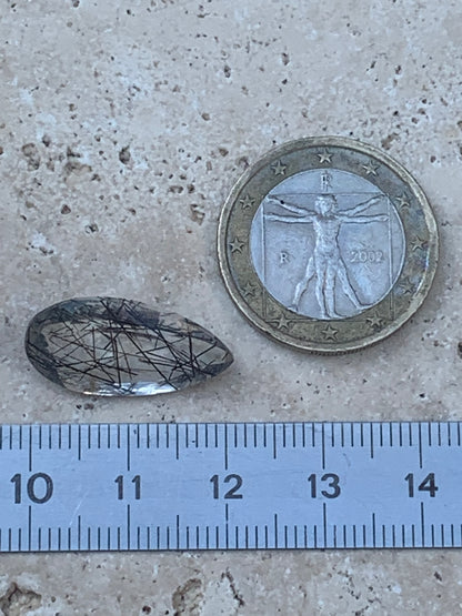 Cristal de roche/ quartz tourmaline noire, pierre taillée de 21mm x12 x 7 - 9 carats. Parfait en bijouterie, collection ,exposition, etc