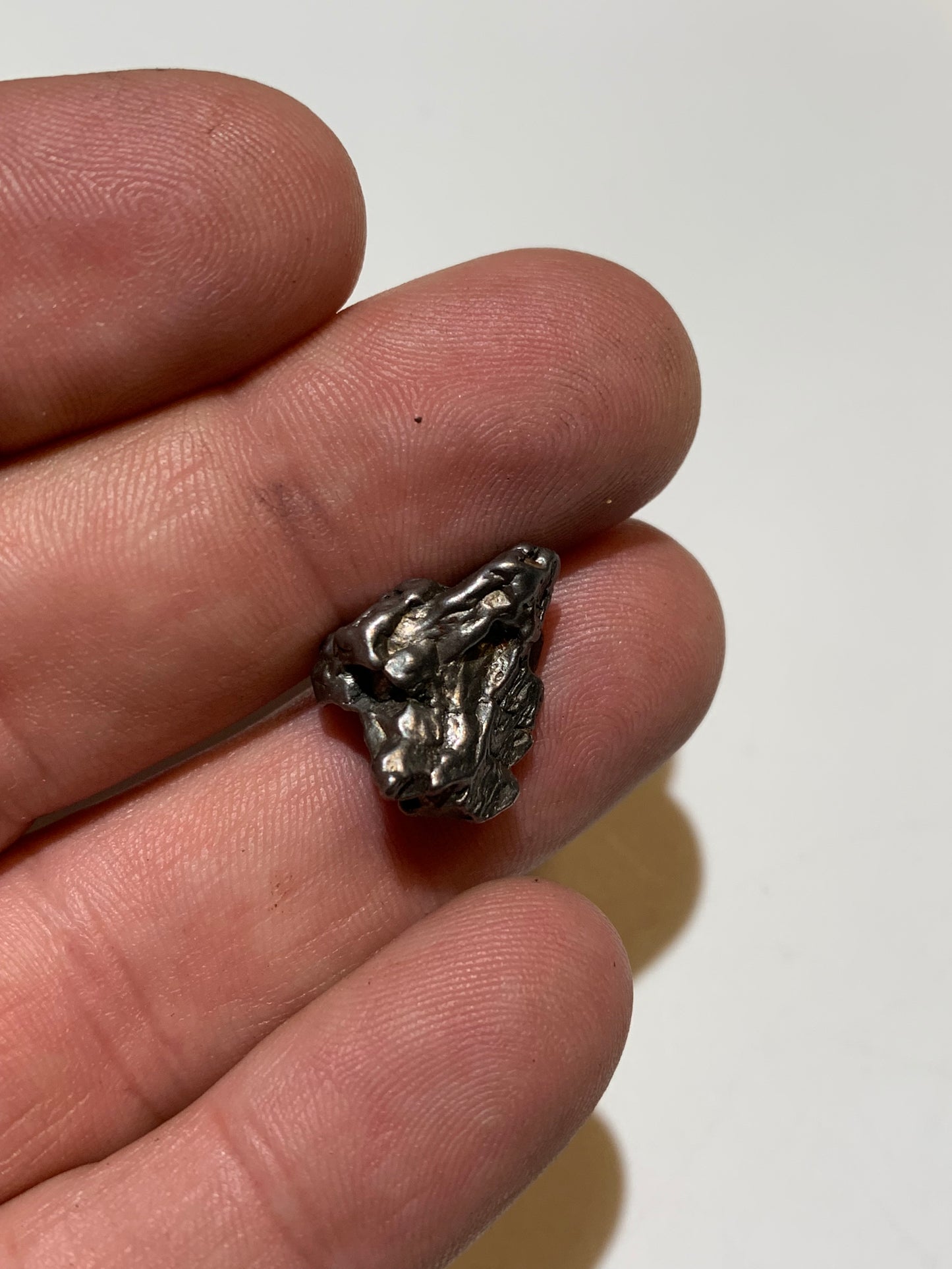 Météorite Campo Del Cielo d'Argentine de 18x15x10 mm - 5,8 gr. Très belle qualité, morceau entier et compact !