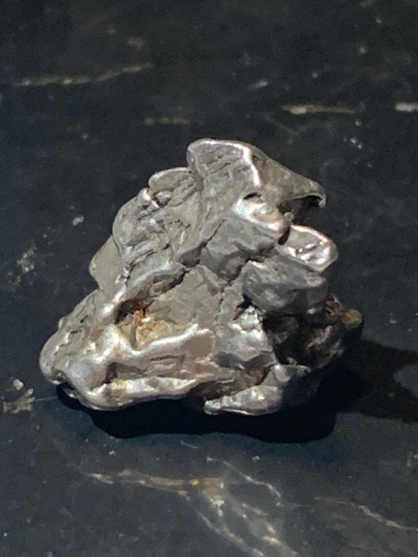 Météorite Campo Del Cielo d'Argentine de 18x15x10 mm - 5,8 gr. Très belle qualité, morceau entier et compact !