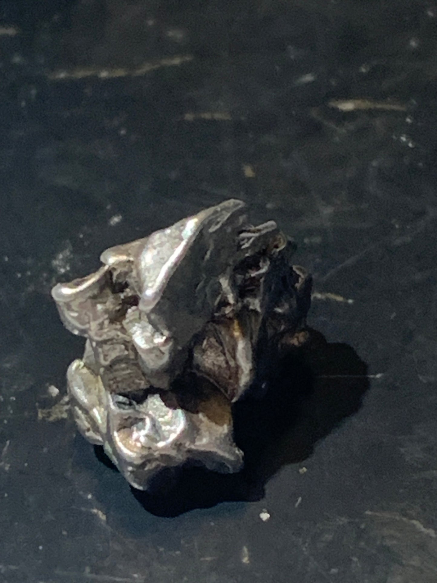 Météorite Campo Del Cielo d'Argentine de 18x15x10 mm - 5,8 gr. Très belle qualité, morceau entier et compact !