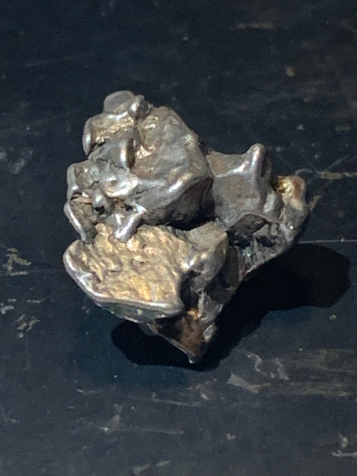 Météorite Campo Del Cielo d'Argentine de 18x15x10 mm - 5,8 gr. Très belle qualité, morceau entier et compact !