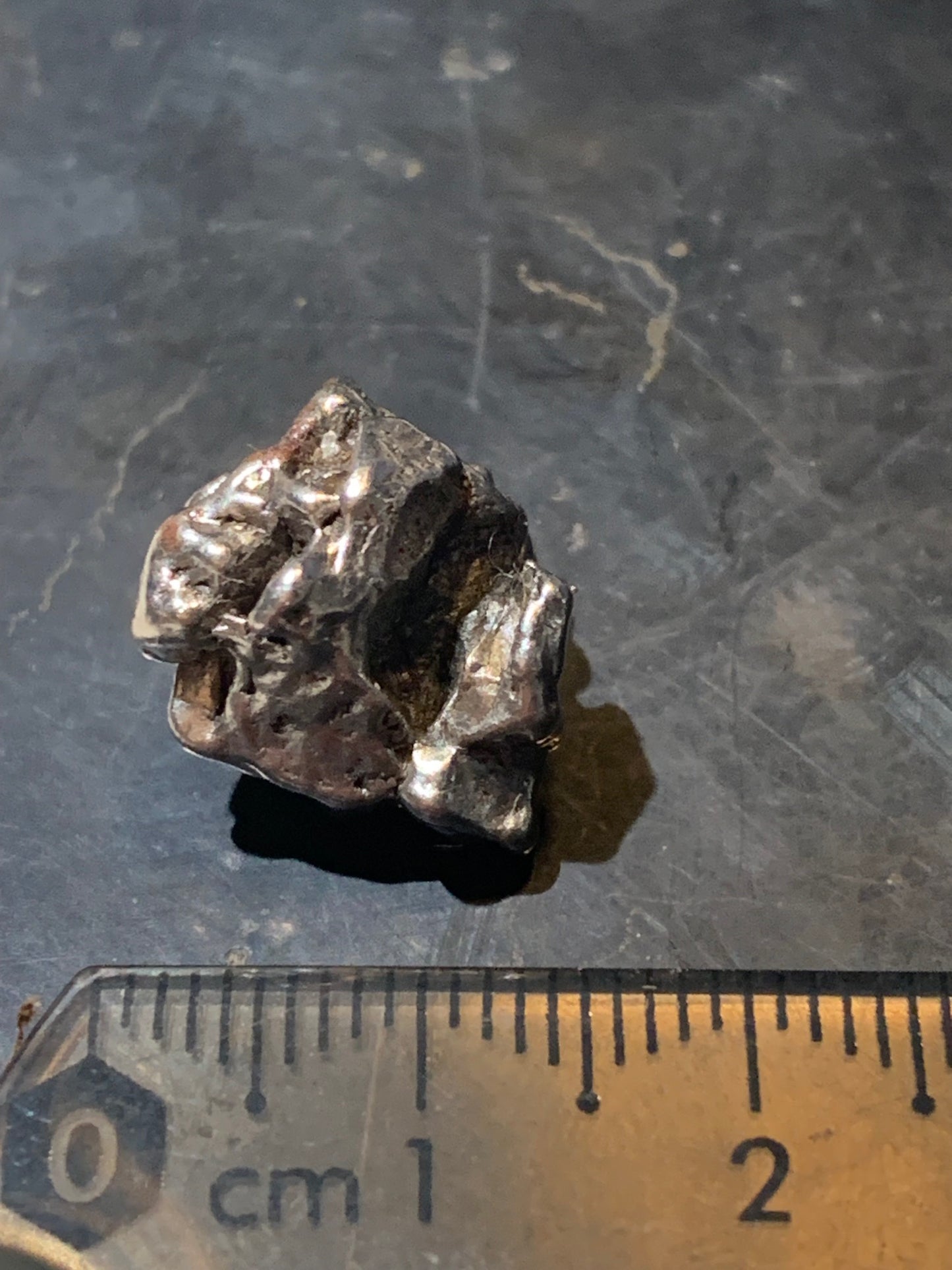 Météorite Campo Del Cielo d'Argentine de 17x15x12 mm - 7,6 gr. Très belle qualité, morceau entier et compact !