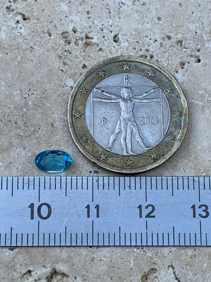 Saphir, superbe pierre fine taillée de 7mm x 5 x 3 - 1 carat. Parfait en bijouterie, collection ,exposition...