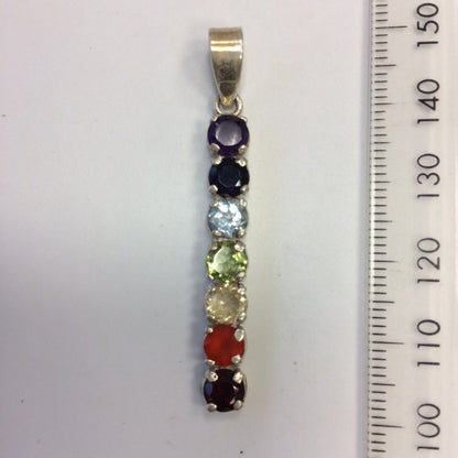 Pendentif '7 chakras' en Argent 0.925, pierres de qualité 'gemme', sertis de 55 millimètres de hauteur x 5 x 4 millimètres. Superbe pièce, parfait !