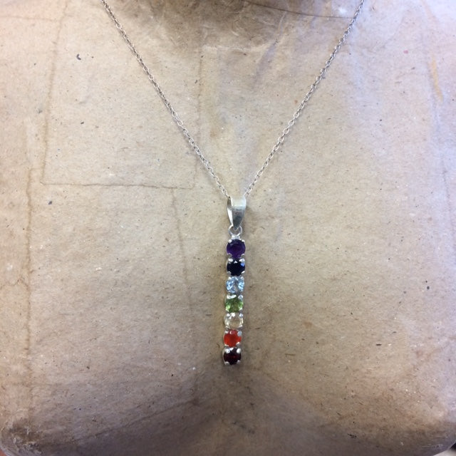 Pendentif '7 chakras' en Argent 0.925, pierres de qualité 'gemme', sertis de 55 millimètres de hauteur x 5 x 4 millimètres. Superbe pièce, parfait !