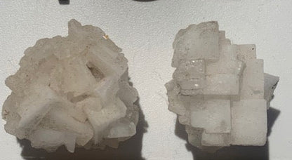 Halite, minéral naturel composé de chlorure de sodium (NaCl), plus connu sous le nom de sel gemme - 2 pièces au choix !