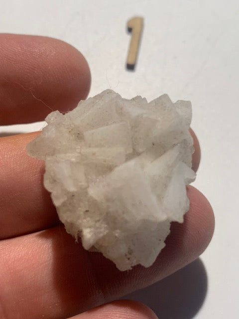 Halite, minéral naturel composé de chlorure de sodium (NaCl), plus connu sous le nom de sel gemme - 2 pièces au choix !