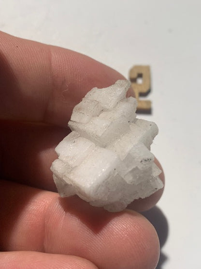 Halite, minéral naturel composé de chlorure de sodium (NaCl), plus connu sous le nom de sel gemme - 2 pièces au choix !