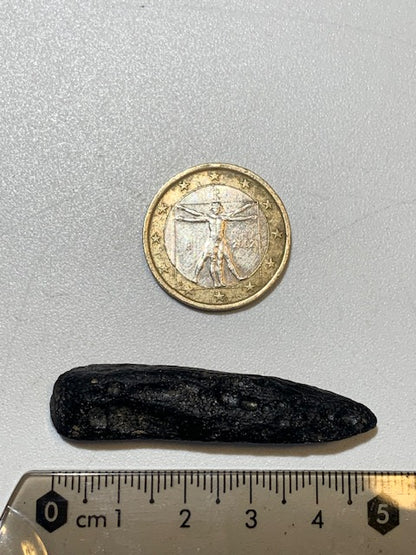 Tectite du Vietnam - 48 mm x 12 x 9 - 6,8 gr. - Famille des Météorites