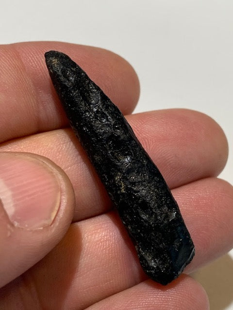Tectite du Vietnam - 48 mm x 12 x 9 - 6,8 gr. - Famille des Météorites