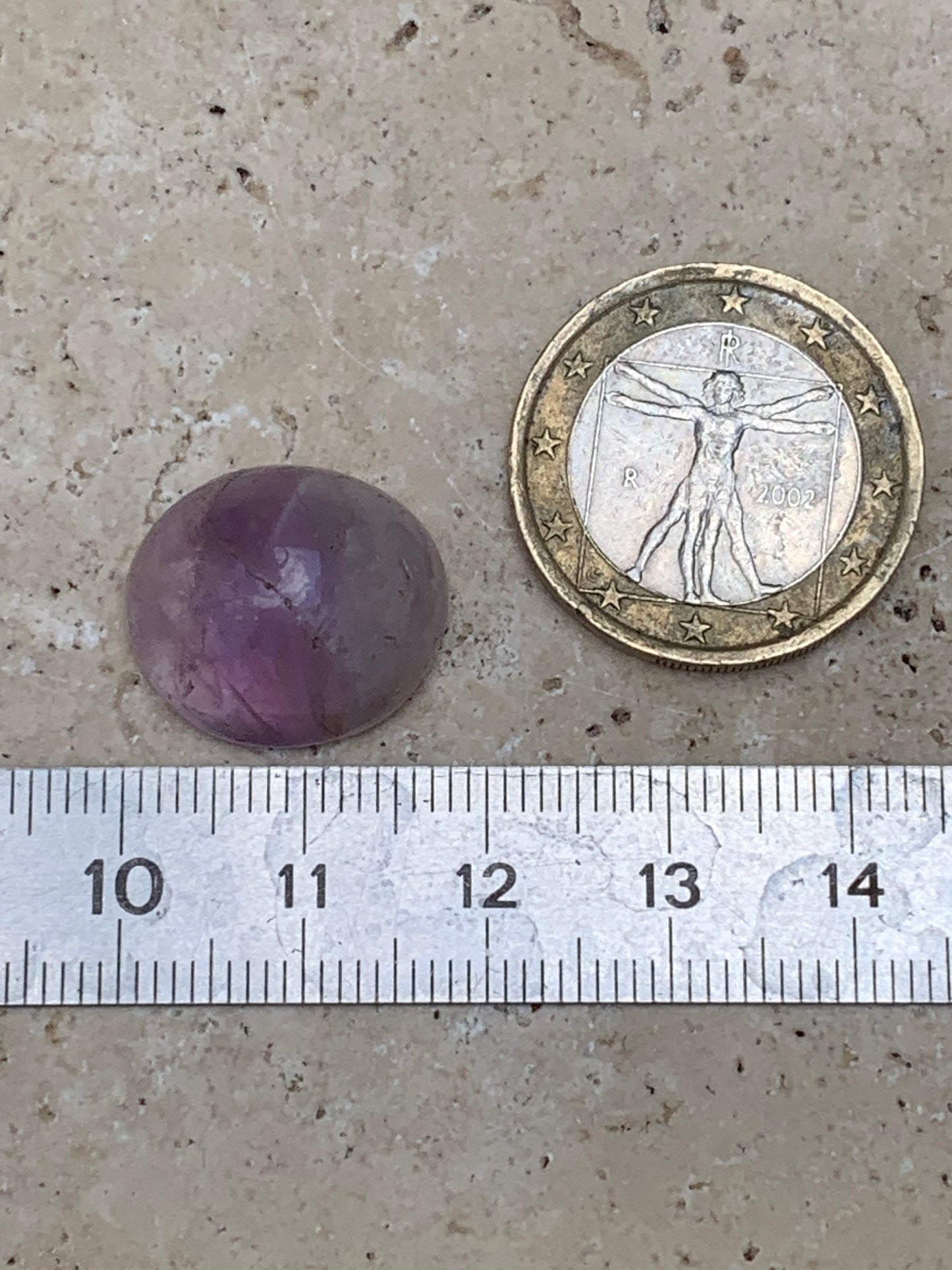 Améthyste, cabochon de 18mm x16 x9 - 18 carats. Parfait en bijouterie, collection ,exposition...