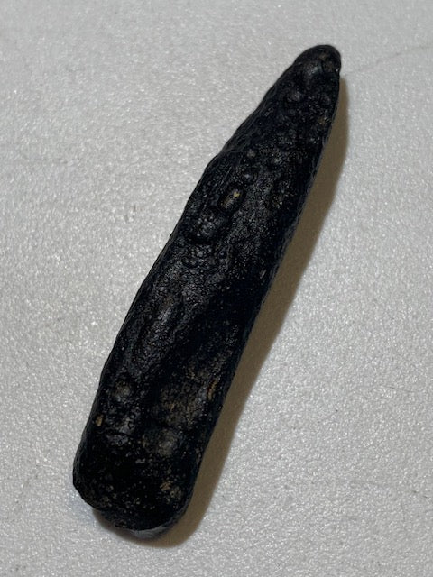 Tectite du Vietnam - 48 mm x 12 x 9 - 6,8 gr. - Famille des Météorites