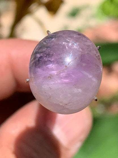 Améthyste, cabochon de 18mm x16 x9 - 18 carats. Parfait en bijouterie, collection ,exposition...
