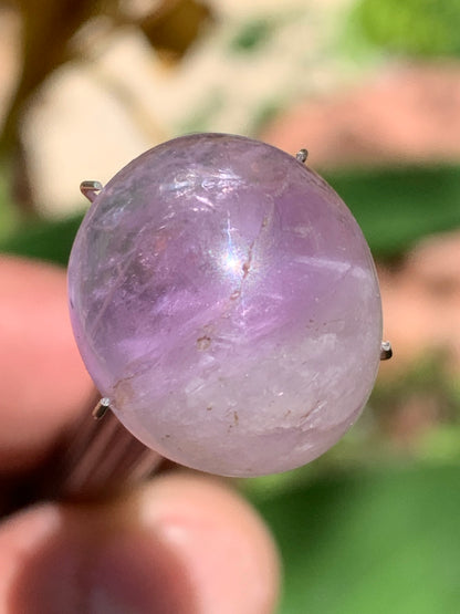 Améthyste, cabochon de 18mm x16 x9 - 18 carats. Parfait en bijouterie, collection ,exposition...