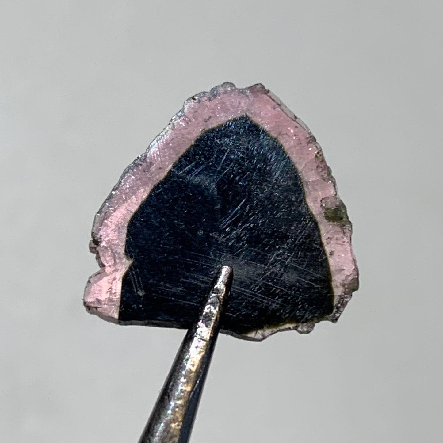 Tourmaline melon d'eau/ pastèque, 15mm x 15 x 1 - 4,5 carats. Parfait en bijouterie, collection, exposition...