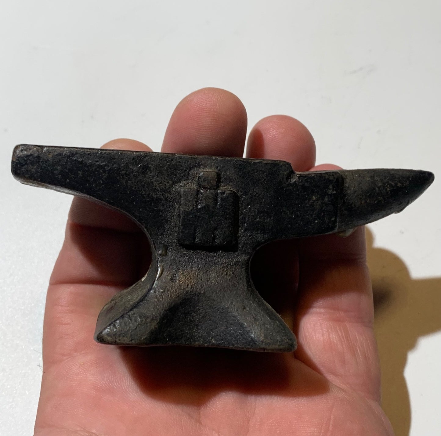 Enclume ancienne de bijoutier, faite en fonte – 10 cm × 4 x 3,5 cm – 323 grammes